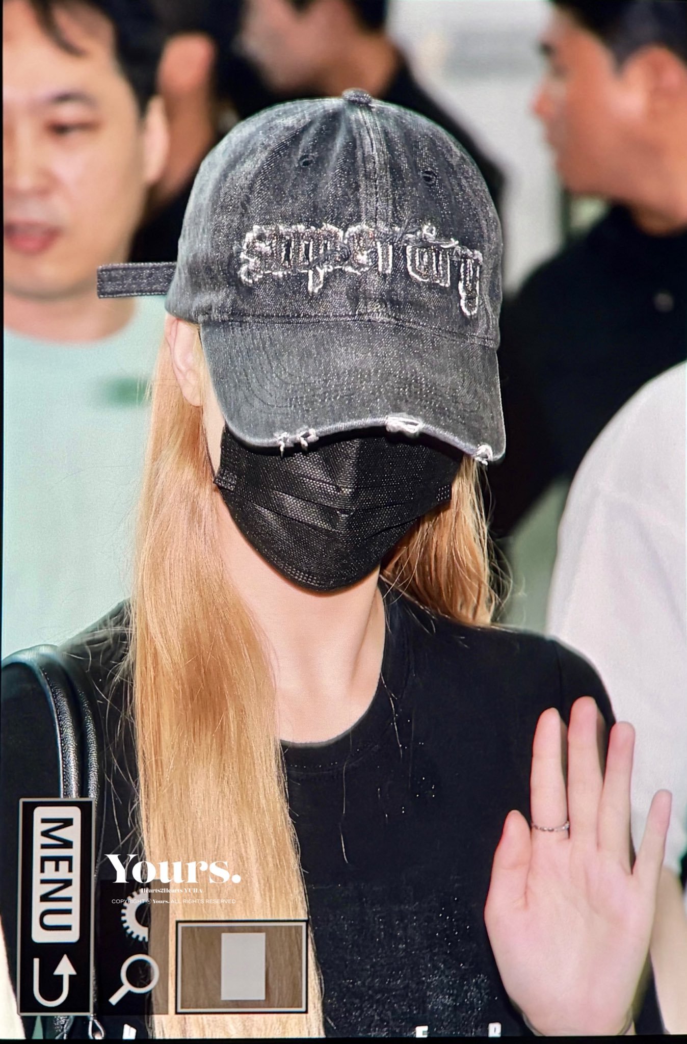 ICN🛫包包上除了两只兔拉米还有一个小柠檬🍋./yours_yh 
