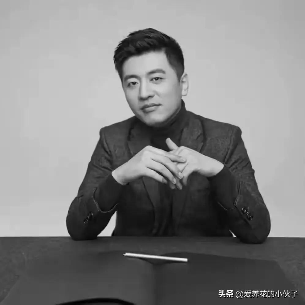 我们村有叫张雪峰的么？有姓张的么？

昨天下午我给我妈打电话说张雪峰去世了，我妈