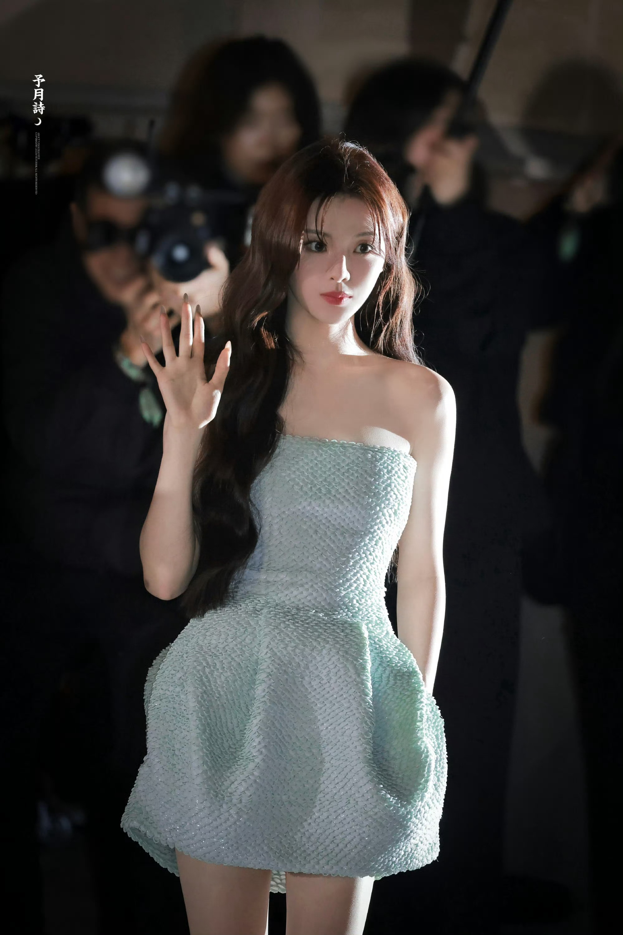 杨超越 中国有自己的张元英一场红毯引发的联想，折射出公众对艺人个体价值的高度尊重