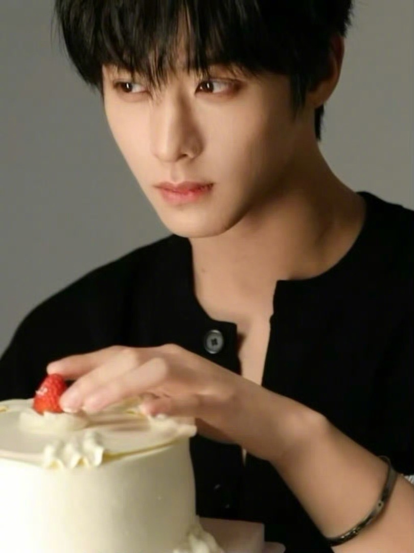 程相的相是抽象的象 谁来管管这个程相顶着一张帅脸搞抽象，新发的vlog 也是精神