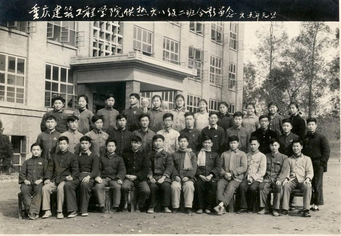 任正非风华正茂的样子。

二十来岁的任正非很廋也很帅啊。

1963年任正非考入