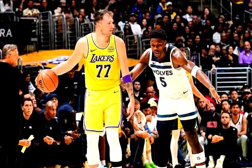 湖人季后赛G1就炸了，两大核心东契奇和里夫斯都伤了，首轮基本报销。
 

湖人主