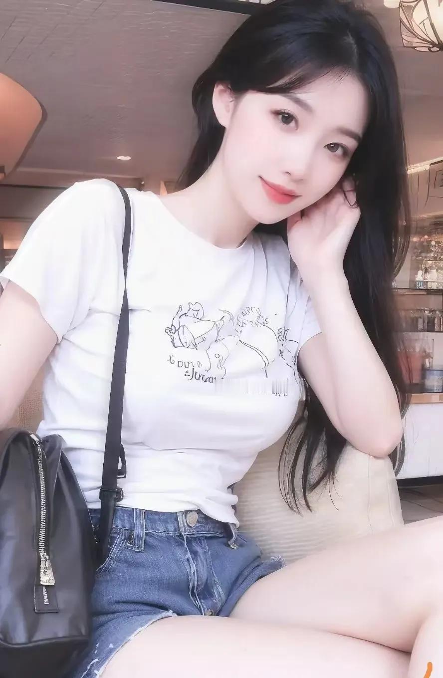 在这个看脸的时代，小杨却有着与众不同的审美观。他坚信，一个人的魅力，并非取决于外