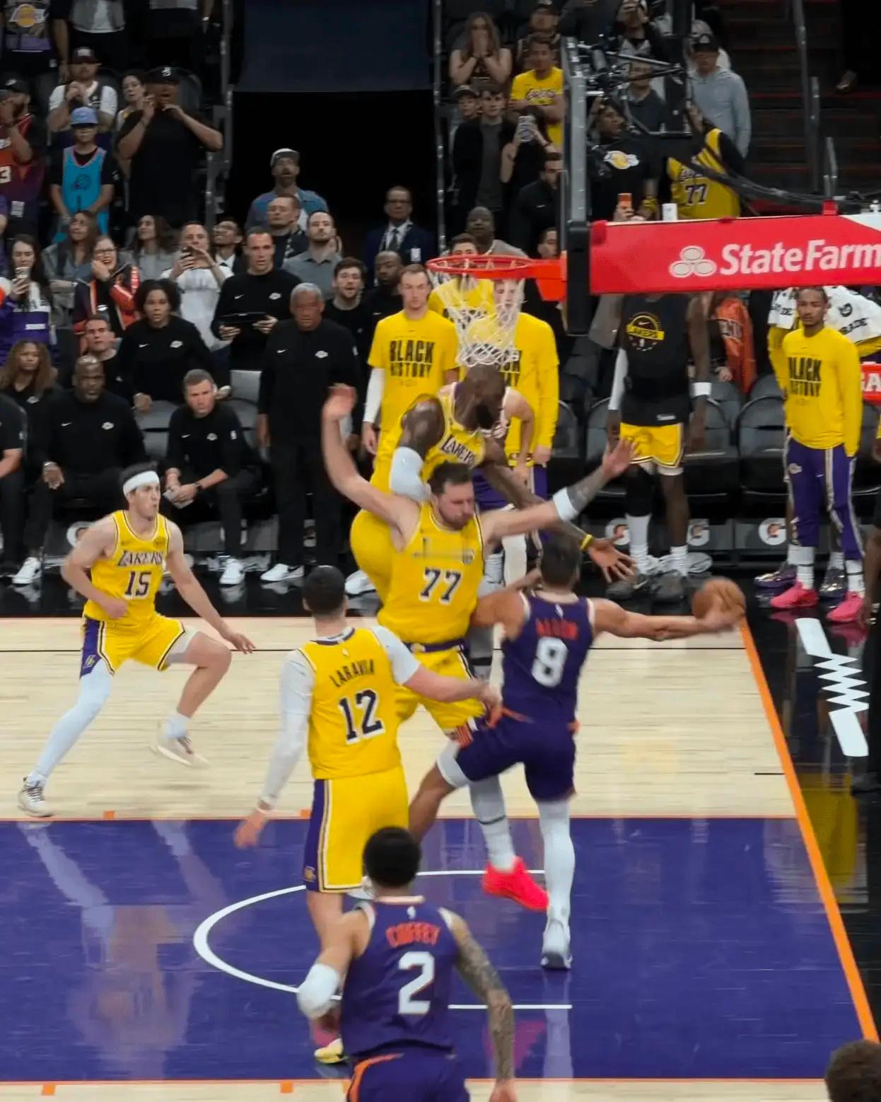 乌鸦坐飞机，老詹的飞踢🦶詹姆斯东契奇NBA