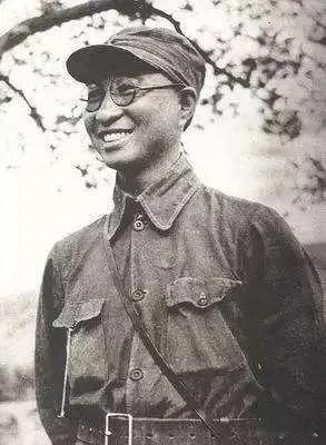 1928年，张云逸被捕，眼看着就要被押赴刑场，却突然出现了一线生机！周总理派了陈
