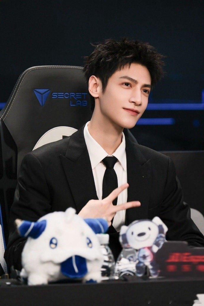 第一次见国产剧一具尸体十个现场本以为分尸抛不同地方是常规操作，听完齐思哲的结论直