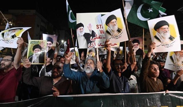 3月1日，美伊冲突的风险已经外溢，哈梅内伊去世的消息传出后，巴基斯坦民众怒发冲冠