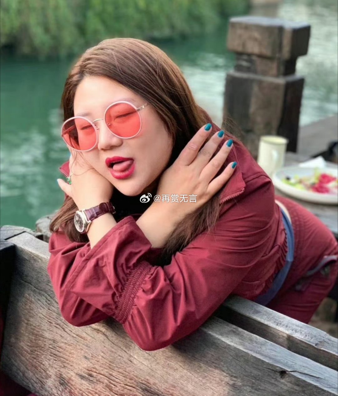 最近娱乐圈好像在流行胖子减肥，杨天真都成竹竿了。 