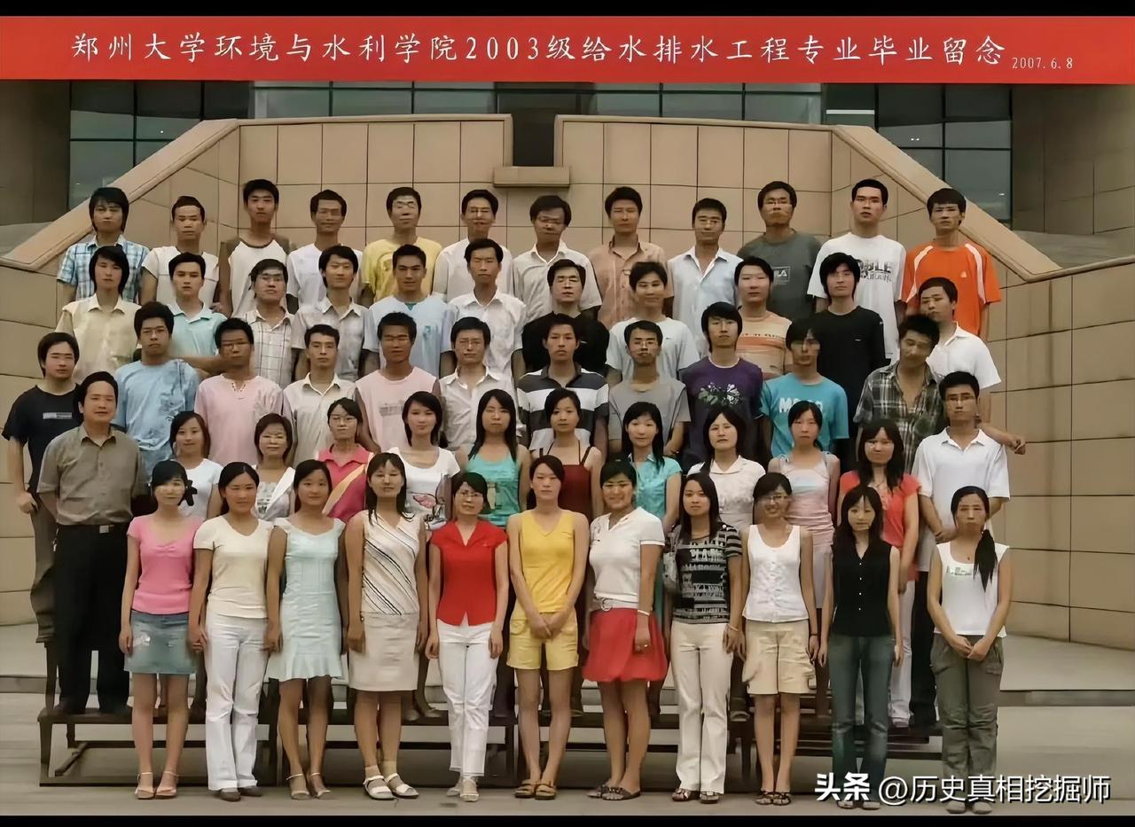 当年成绩最好的已不知所踪，最不起眼的张雪峰反而成为最有钱的!