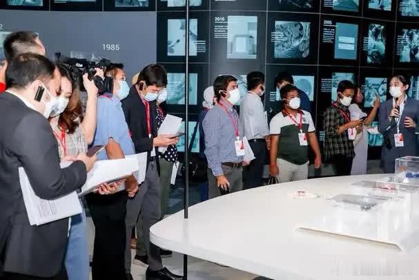 不准中国接俄，也不准中国收台，更不准管制稀土，七国集团最近明确指出，中国不能援助