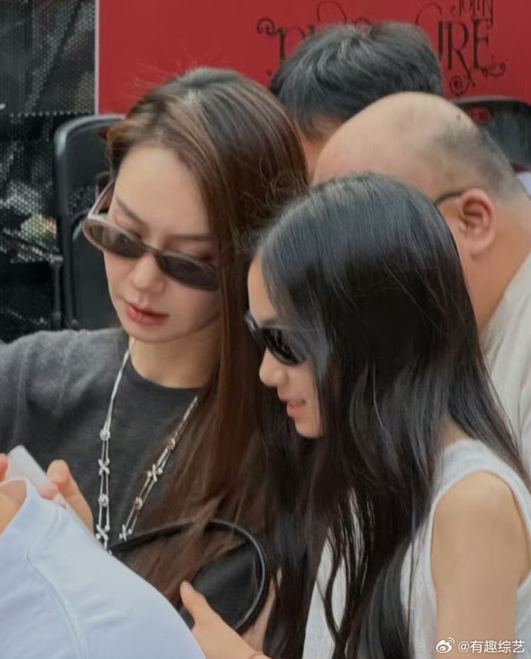 Lucky下半张脸跟戚薇超级像Lucky长得好像戚薇 戚薇李承铉女儿11岁近照，