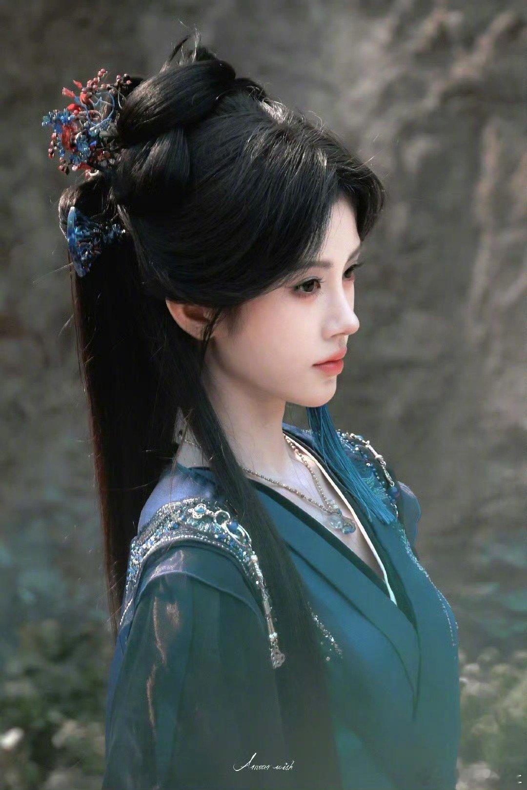 鞠婧祎2025最受年轻人喜爱女明星 年轻人心中的正能量偶像！2025年鞠婧祎深耕