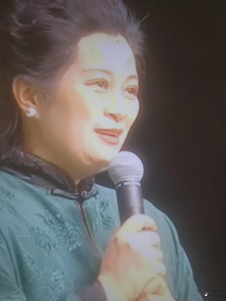 陈晓兰，是河南省豫剧三团的优秀青年演员，国家二级演员，出生于山东曹县，1997 