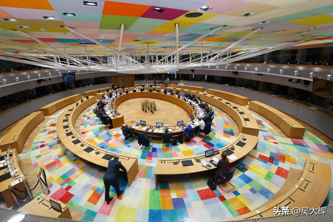 【真不给泽连斯基面子】3月19日，匈牙利总理欧尔班在欧盟峰会期间，于泽连斯基发言