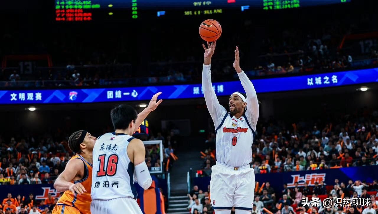 广东宏远四名外援数据对比情况，张皓嘉与杜润旺数据对比情况如下，哪个外援应该被换掉