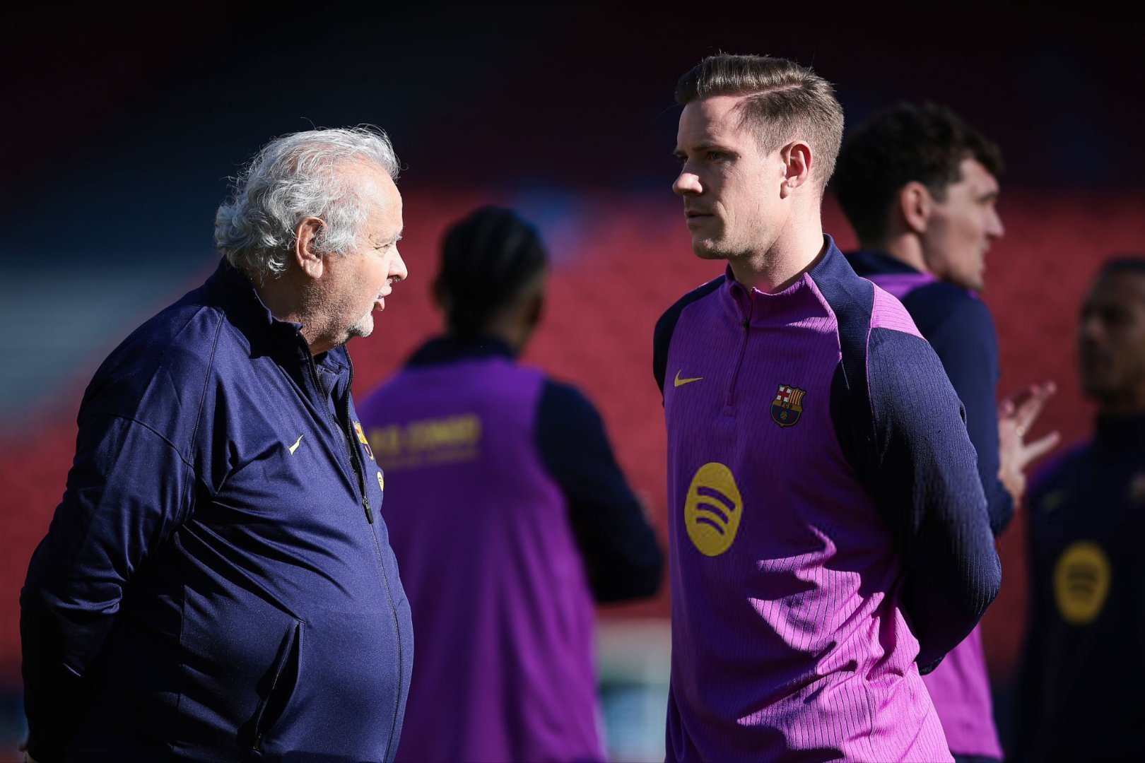 世体：特尔施特根预计一月份彻底康复，但目前没有收到任何球队的报价。