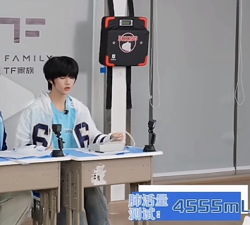 4555真的吓到我了我大学体测好像是2788？ 
