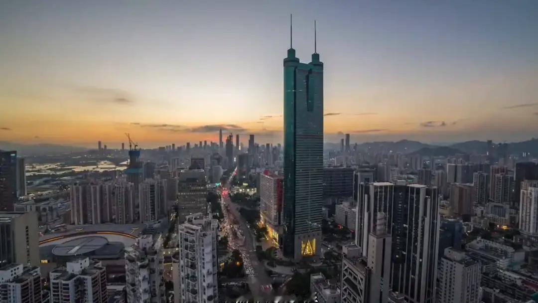深圳地王大厦，距今也有30年了。
深圳地王大厦高383.95米，也叫384米，地