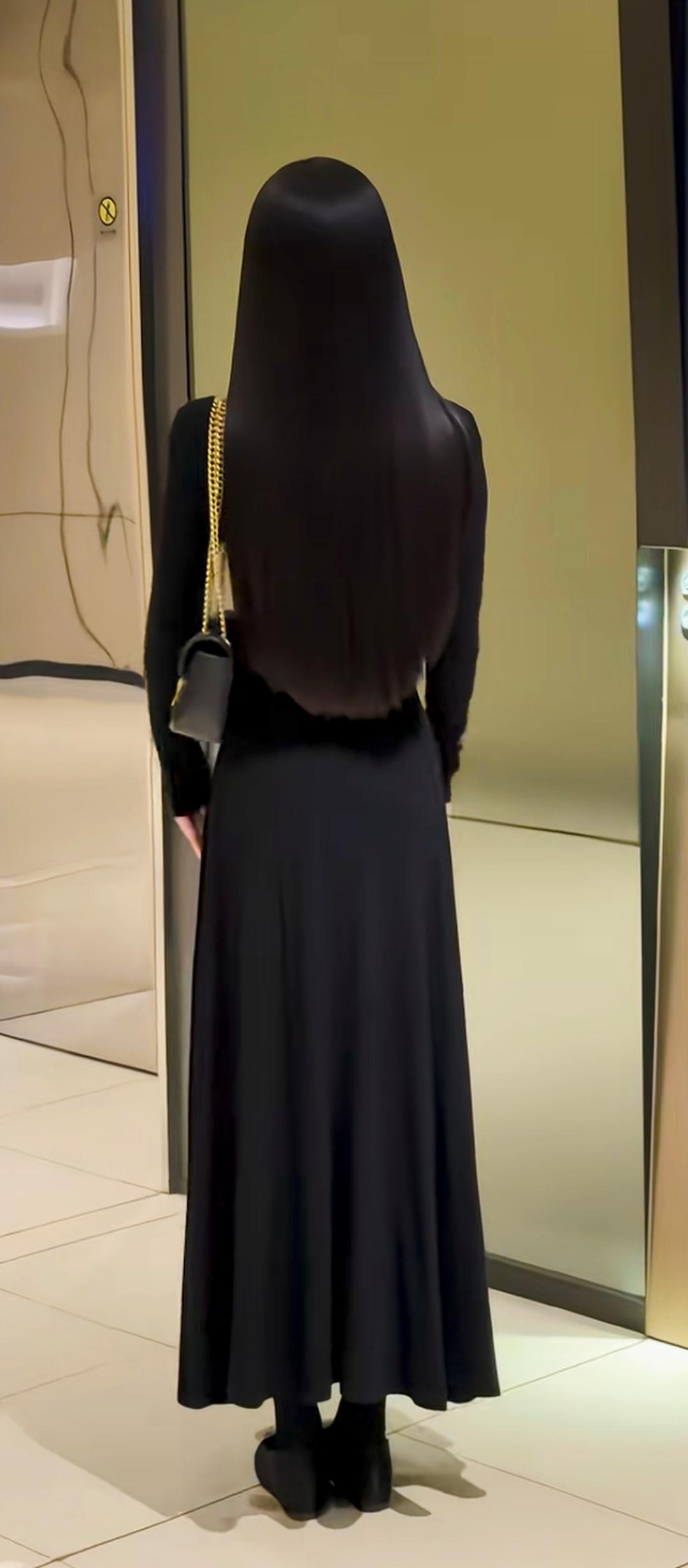 长发墨黑，气质满分！👗💃