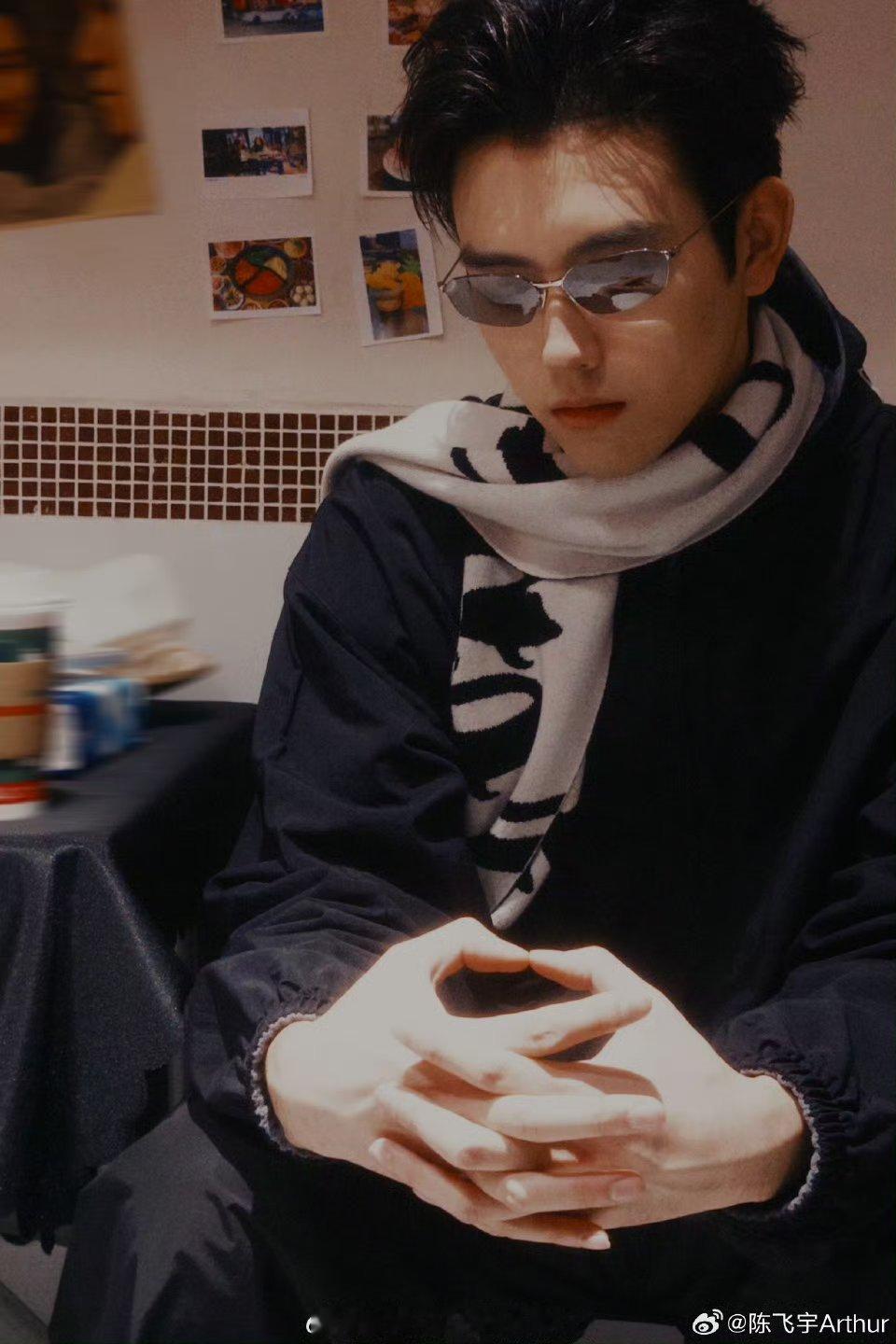 陈飞宇墨镜自拍营业，就这样帅我一大跳！！