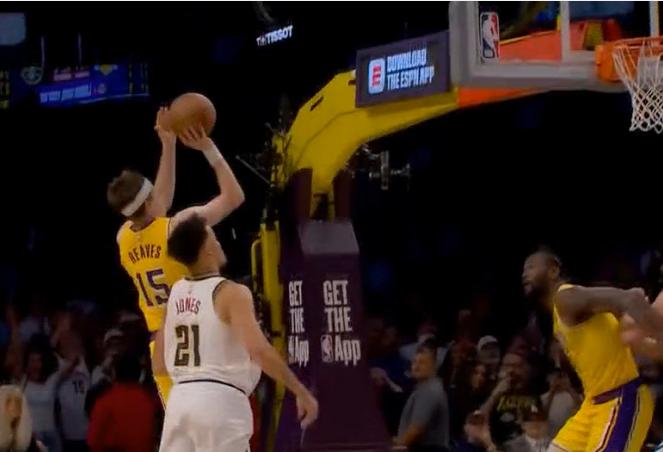 里夫斯神奇的1+2！帮助湖人118-118将掘金拖入加时大战
北京时间3月15日