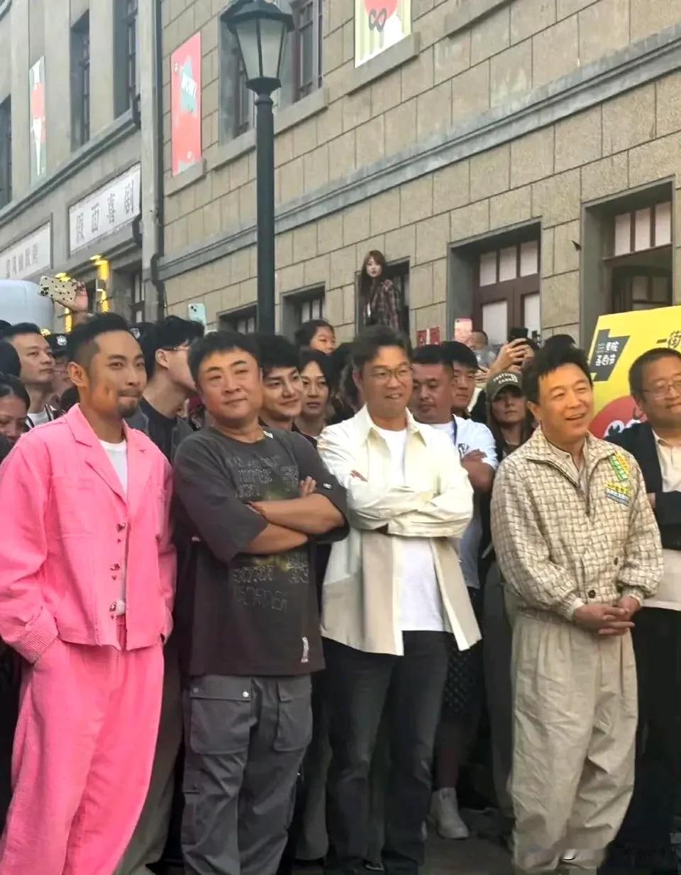 终于明白为啥香港没人追星了 ​[笑哭]