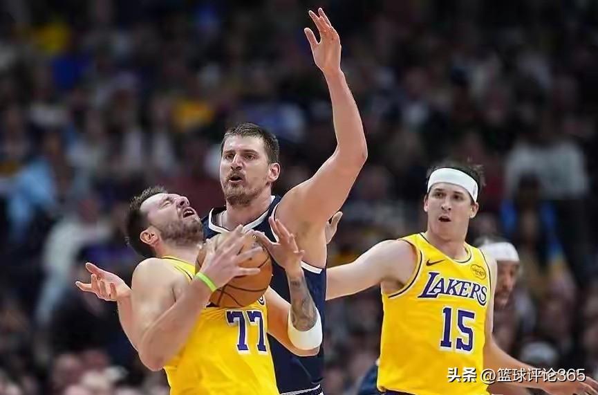 三巨头79+24+25，湖人127-125加时胜掘金，约基奇24+16+14
