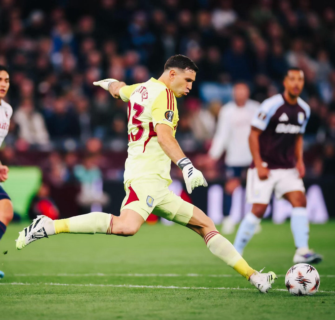 🧤迪布的阿斯顿维拉晋级欧联杯 半决赛，门神分享喜悦之情：📲“为所有参与其中的