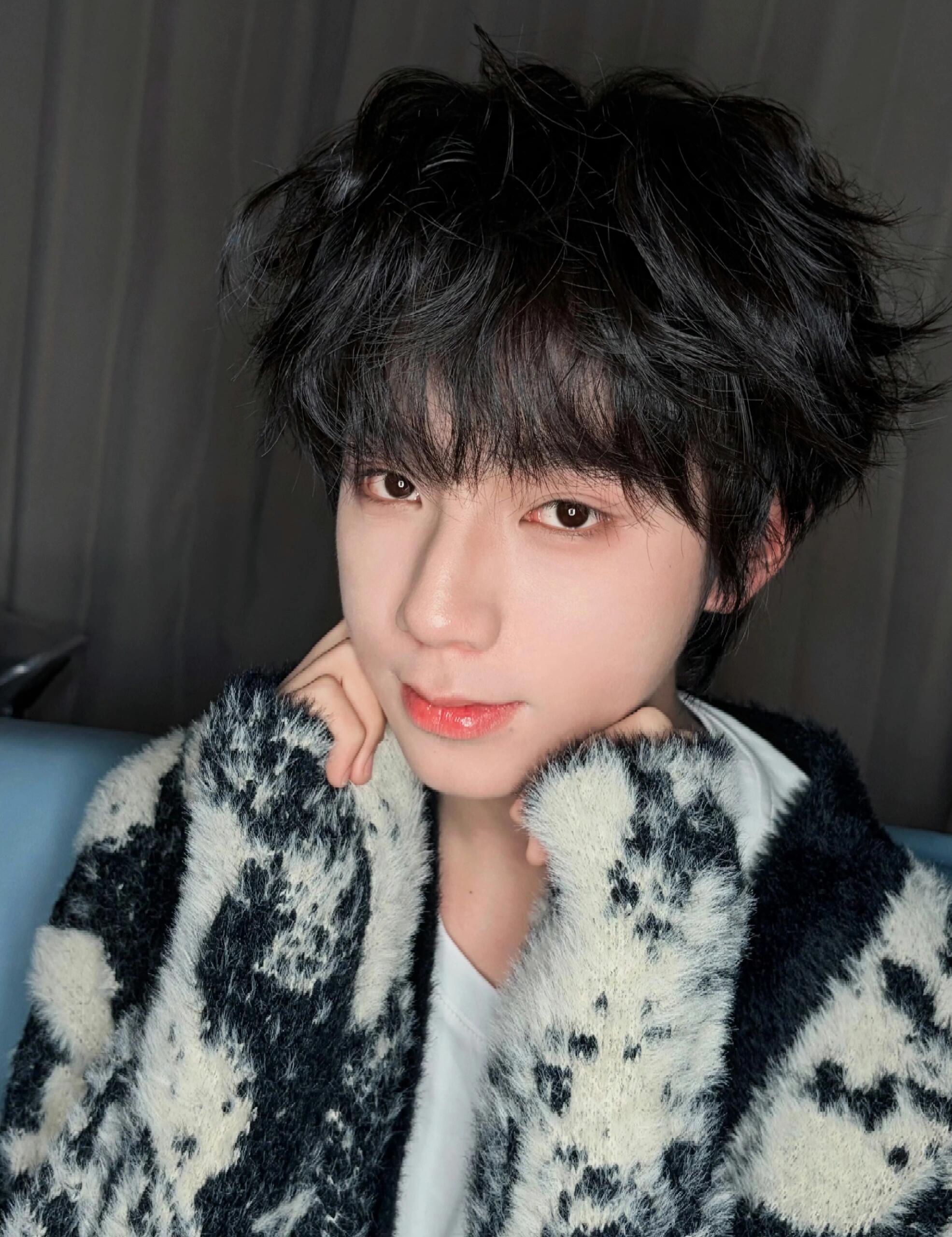 怀疑什么都不能怀疑时代峰峻的眼光哎呀，卷毛橹橹好可爱呀， 越长大越帅！！ 