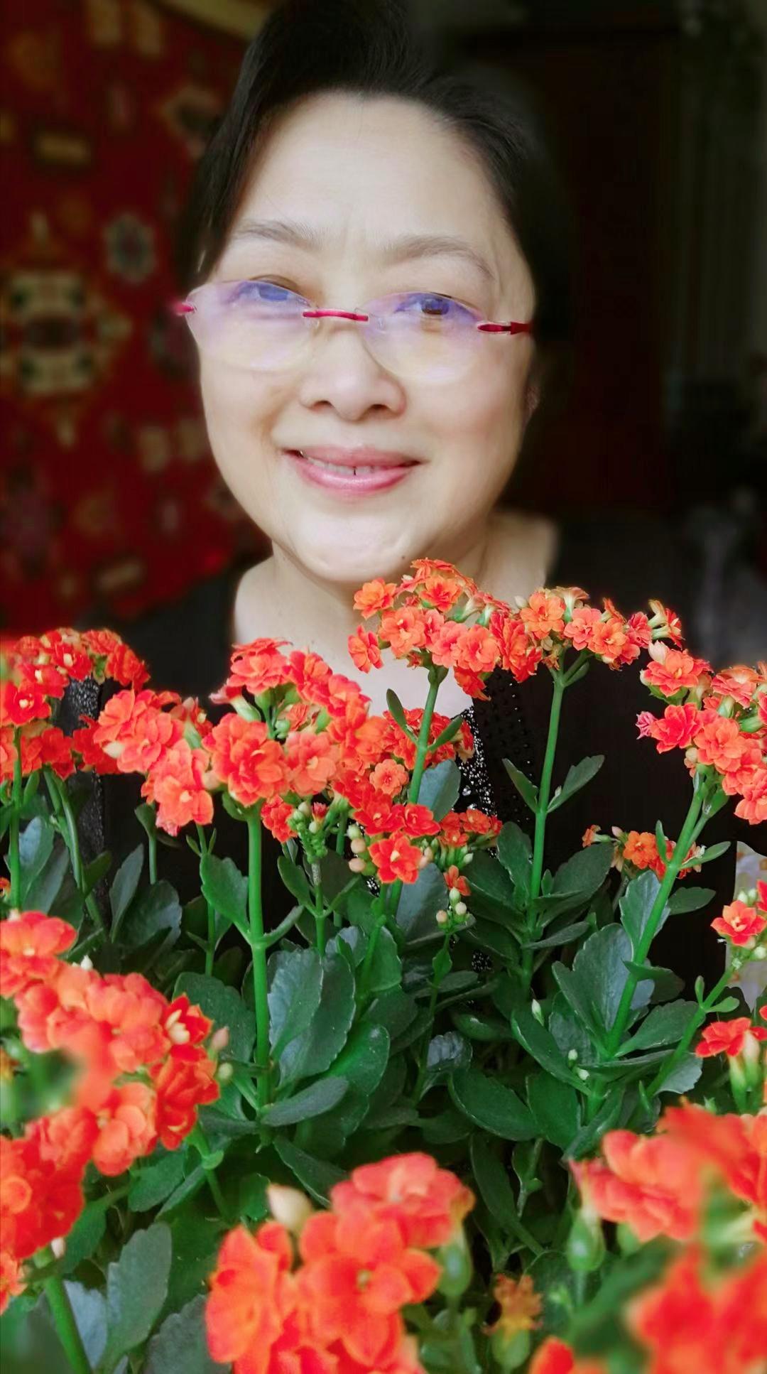 分享一张你相册的拍的花来看看我家的花漂亮吗？