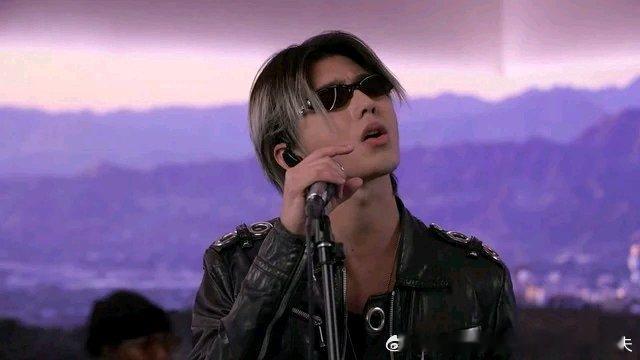 分享视频 歌手：蔡徐坤《Colder (Live on Apple Music 
