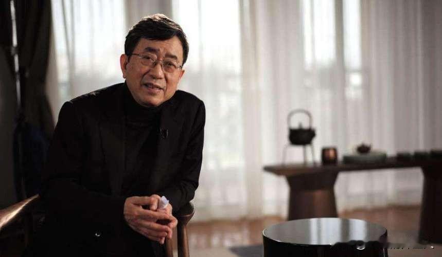 文坛巨匠”余秋雨一针见血指出：人老了，躺在病床上才明白，晚年的“靠山”，不是老伴