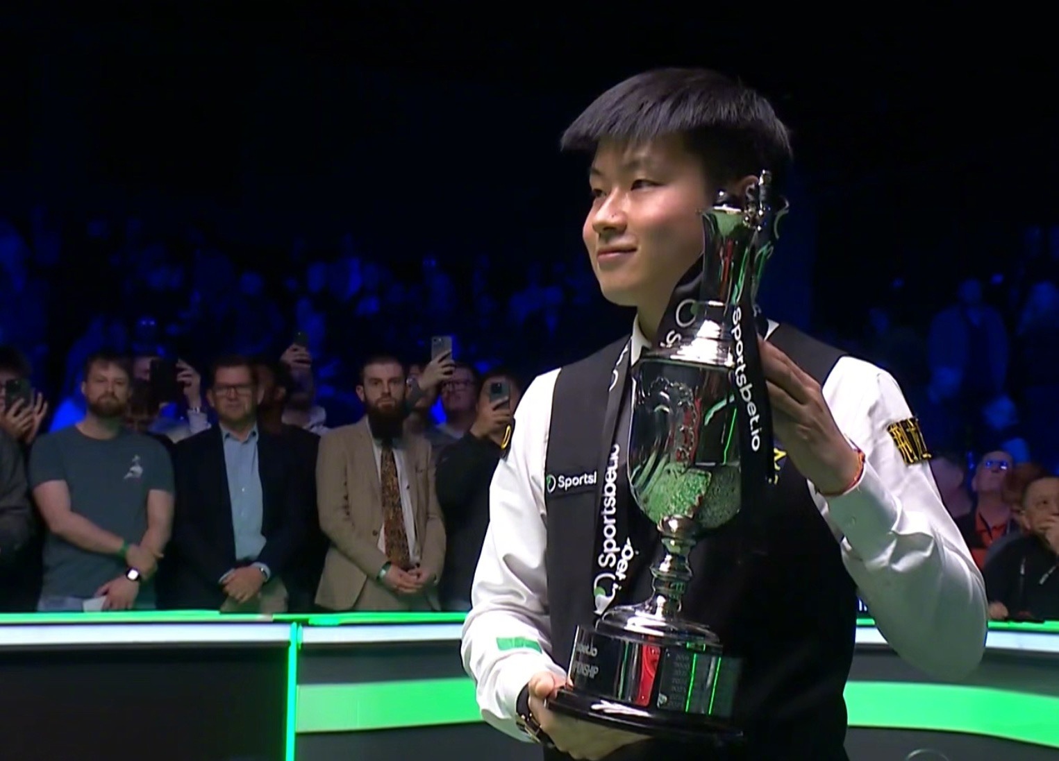 今日凌晨，斯诺克巡回锦标赛决赛落幕，赵心童以10-3强势击败特鲁姆普，成功捧杯。