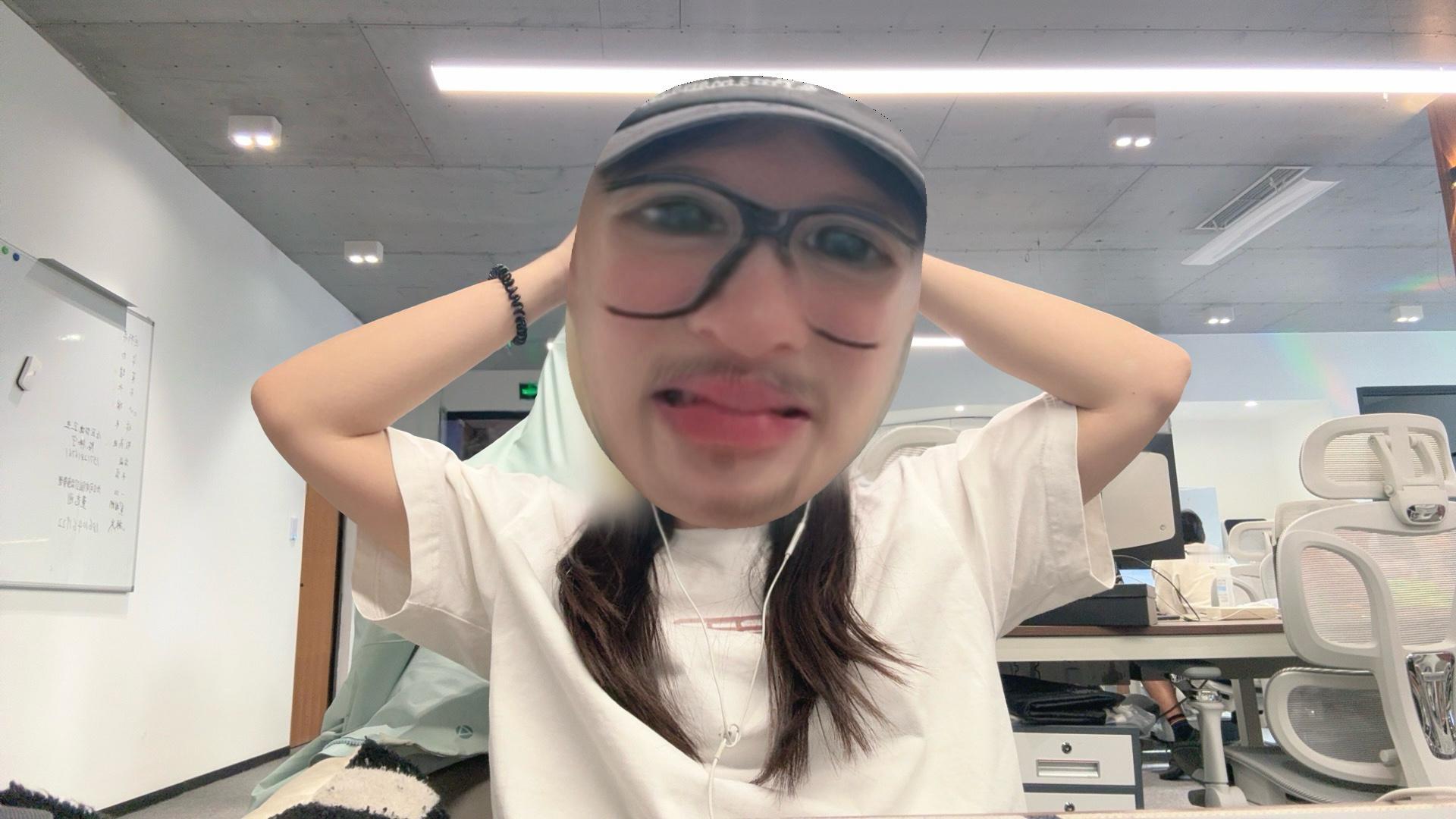好不喜欢春天呀眼睛又过敏了（不痒所以没发现）昨天摘美瞳没摘好，镜片划到角膜了现在