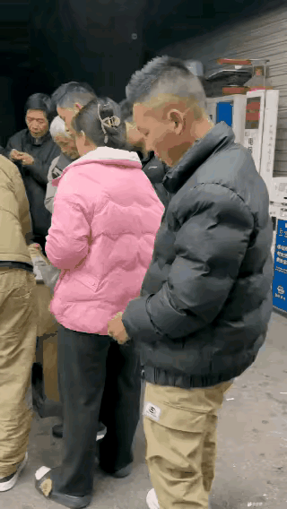 这人缺德的冒烟了，这是有多大的仇恨啊！