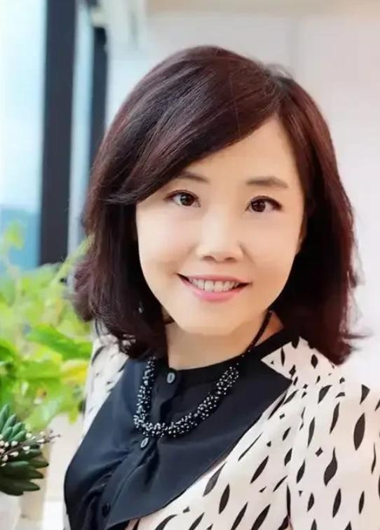 尹乃菁：郑丽文不是“华佗”！
 
离职后的尹乃菁在参加台湾媒体节目时，道出了自己