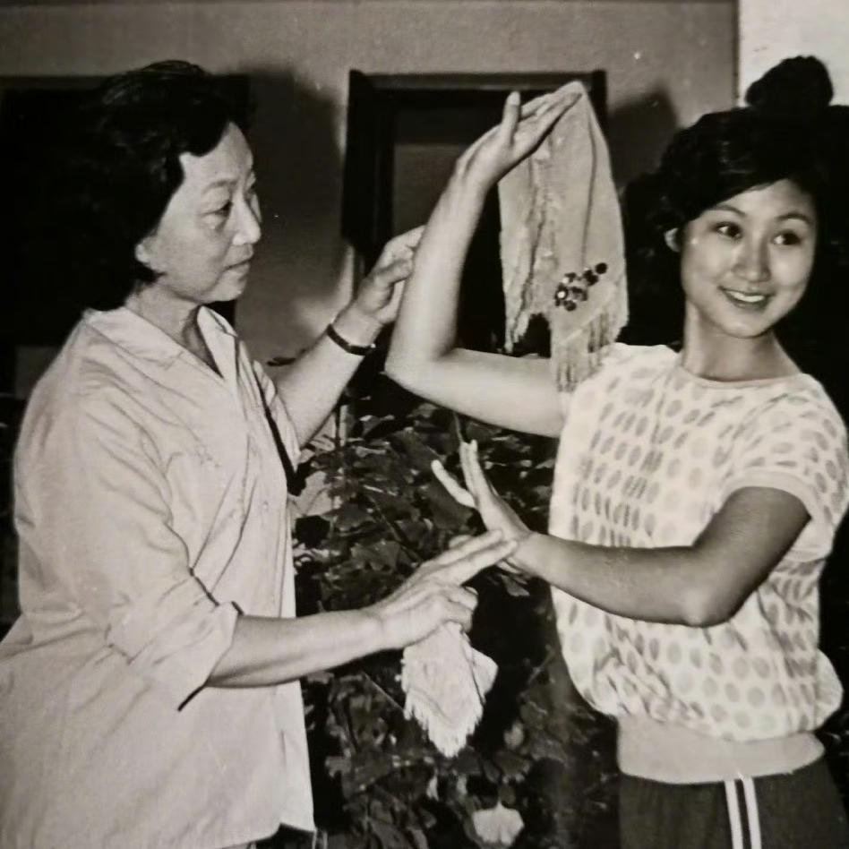 冯喆爱妻张光茹晚年，一张罕见的留影，这张照片拍摄于1983年，地点在成都四川省川