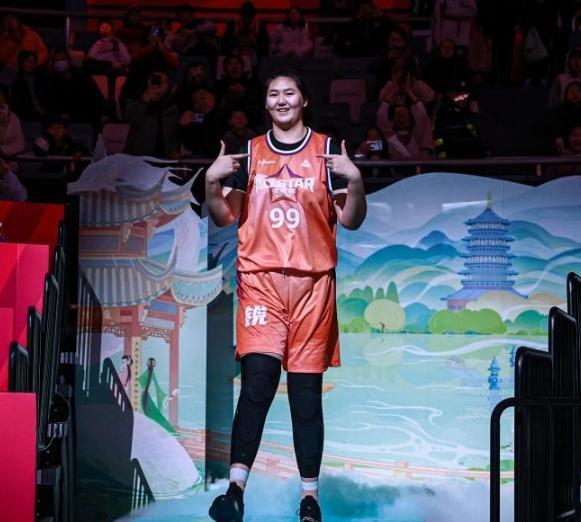 【未来巨星登场！张子宇领衔女篮俱乐部杯，中国女篮新高度即将诞生】

    中国