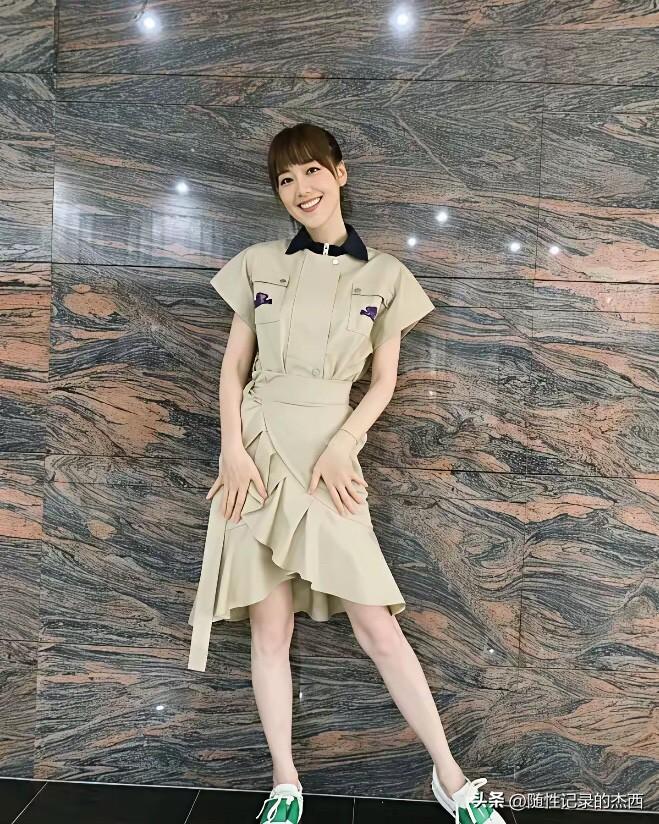 她身高172，在女主持人里是最完美的身高，形象大方，人长得也漂亮，气质也不错，怎
