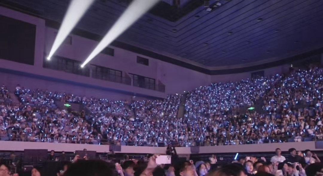 BY2官宣上海演唱会BY2上海梅奔一票难求 看到BY2要在梅奔开唱，我第一反应是