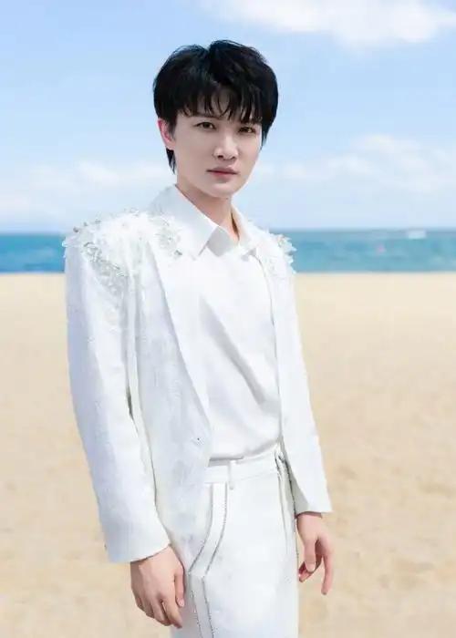 周深全运会献唱被喷女性化 导演力挺 海豚音藏着硬核功底

11月9日广州全运会开