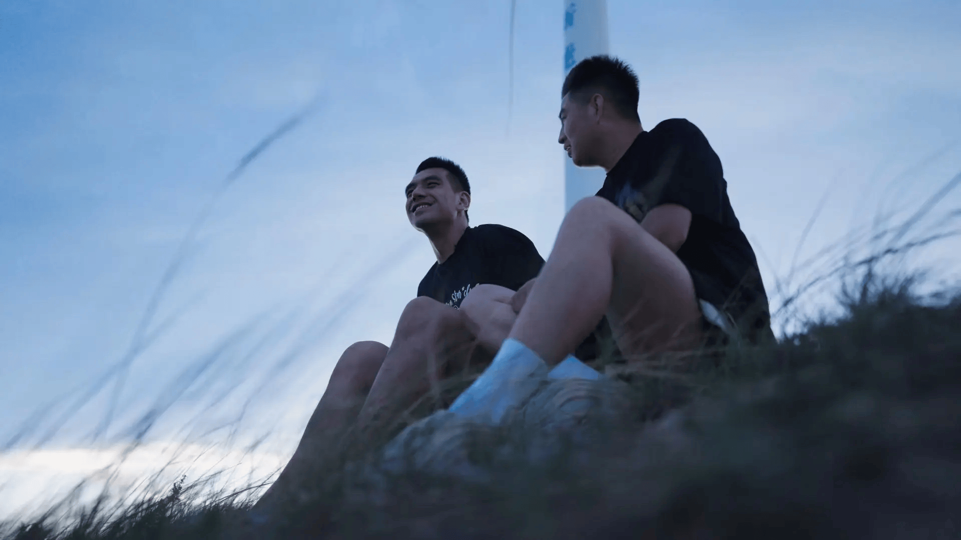 杨文学社媒更新日常生活图集并配文：自由和远方