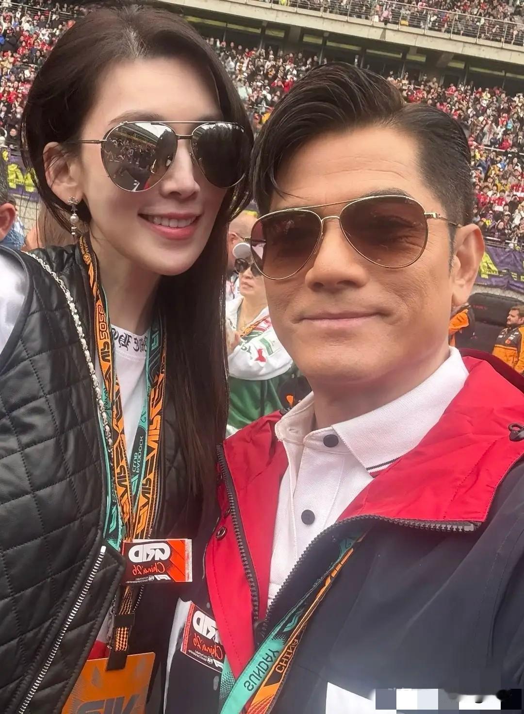 陈若仪晒出的这张与郭富城的合照，一发布就引发了全网热议，她戴着墨镜神似林志玲的绝