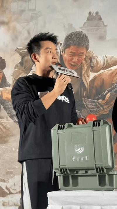 筷子兄弟VS西红柿兄弟西红柿兄弟这对组合真的太好哭了，他们的故事没有华丽的辞藻堆