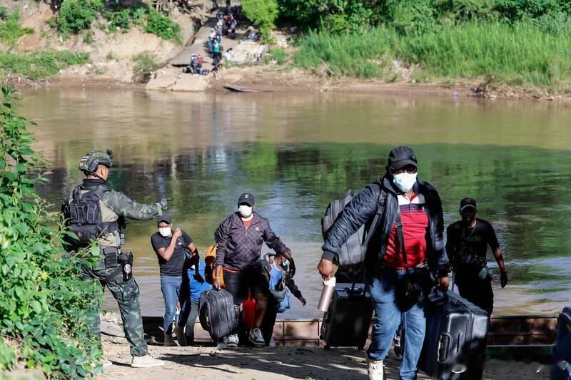 【缅甸扫荡KK园区引反效果 千名诈骗人员逃亡反成“抢手货”】海外新鲜事 缅甸军政