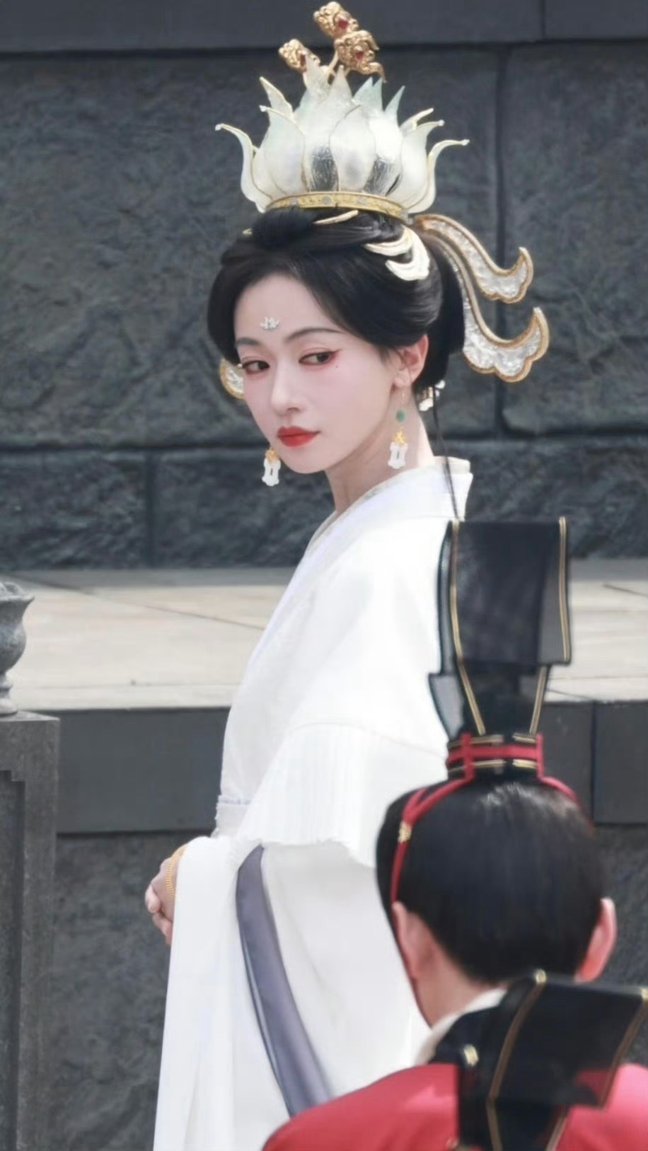 吴谨言 产后发胖受益人你们管这叫发胖吗…我感觉是回到稍微正常的体型了而且真的好美