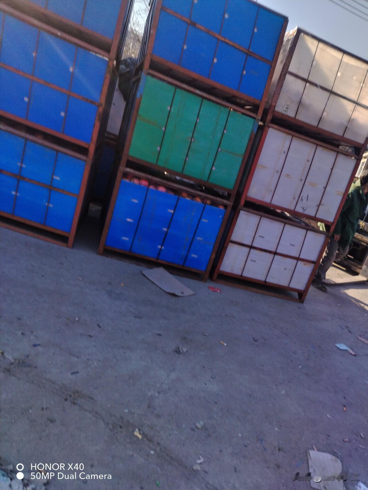 今天说了很多话，好久没回老家了。坐在热乎的炕头上跟婆婆唠嗑。感觉这就是生活的气息