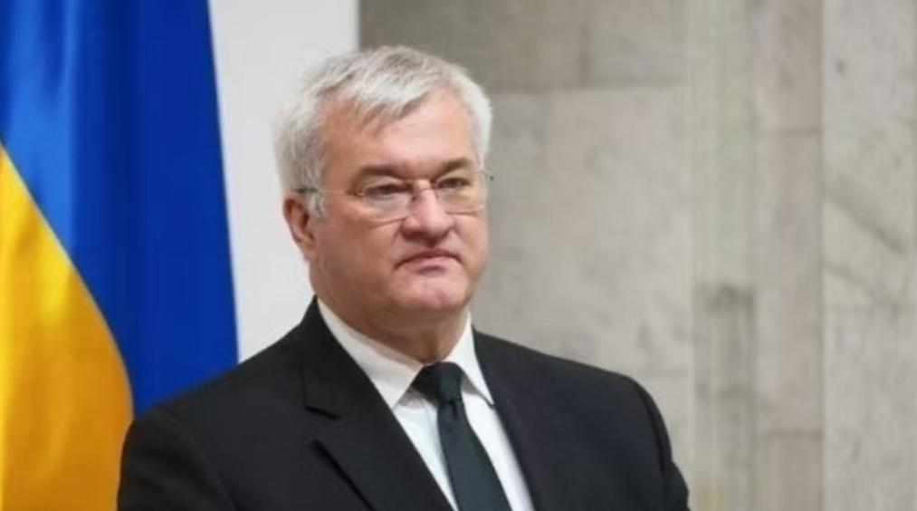 乌克兰被逼上绝路，泽连斯基想和普京见面，还想叫上特朗普

据外媒报道，当地时间1