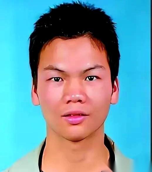 21年前，马加爵抡起锤子砸向4个室友，却在第5个人面前，放下了手。
警察后来问他