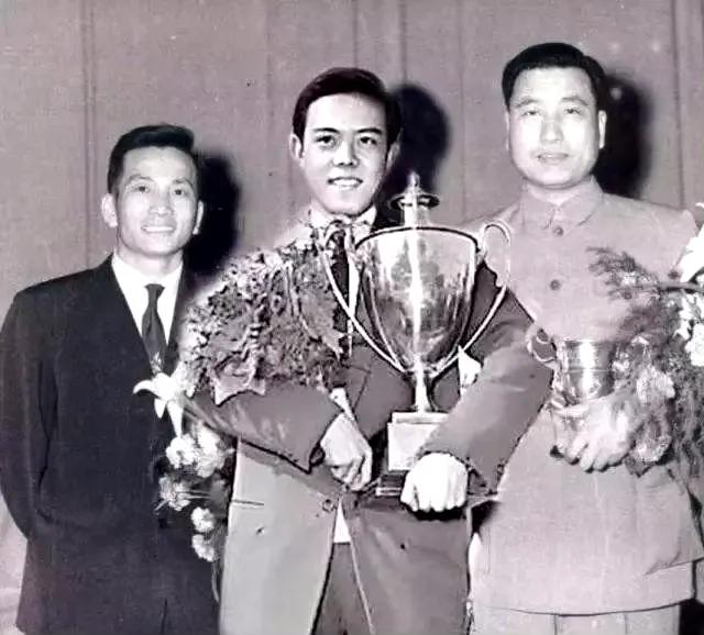 50年代乒坛三杰，姜永宁、容国团、傅其芳，一张罕见的合影，他们都在一年去世，令人